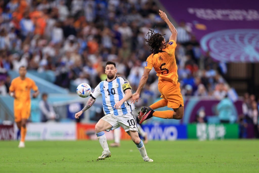 Có giỏi thì vào mà ngăn cản quái vật Messi 4